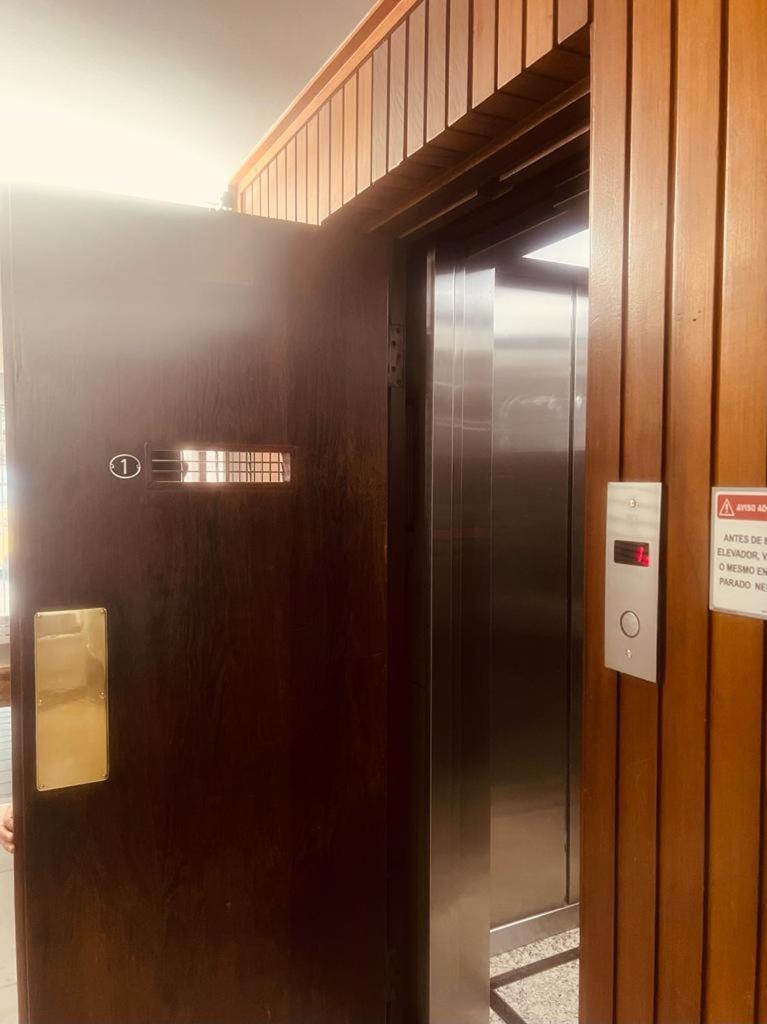 公寓 Maravilhoso E Sala Ate 4 Pessoas No Leblon Na Av Ataulfo De Paiva 里约热内卢