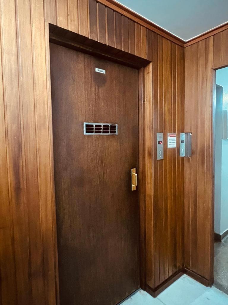 Maravilhoso E Sala Ate 4 Pessoas No Leblon Na Av Ataulfo De Paiva *